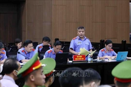 救援包机受贿案：行贿近7千万元换来飞行许可