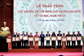 国家主席武文赏：文艺工作者是点燃火炬，照亮前路，培养进步和人文价值的人