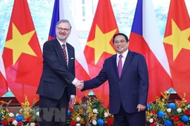 捷克总理圆满结束对越南的正式访问之旅