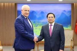 越南政府总理范明政会见巴勒斯坦内政部长