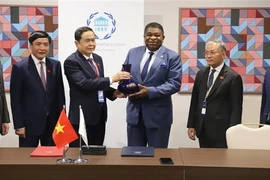 国会常务副主席陈青敏会见各国议会联盟秘书长和各国议会议长