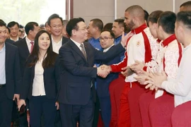 国会主席王廷惠在兴安省进行视察调研