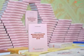 阮富仲新书：落实政治素养良好之军队建设任务指南