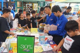 第四次胡志明市儿童图书展在图书街举行