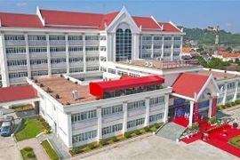 由越南援建的老越友谊医院在老挝川圹省竣工落成
