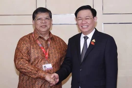 越南国会主席王廷惠会见马来西亚国会下议院议长和柬埔寨参议院第二副主席