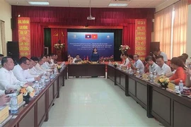 提高河内与万象在工贸领域的合作成效