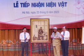 胡志明博物馆接收三幅有关胡志明主席的画作 