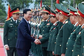 越南国家主席武文赏视察越南国防部第二总局K3旅战备情况