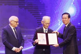 Vinfuture全球科技奖：太阳能电池和锂离子电池存储的发明