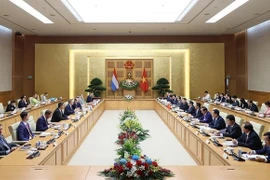 越南政府总理范明政与卢森堡大公国首相格扎维埃·贝泰尔举行会谈