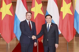越南国会主席王廷惠会见卢森堡大公国首相格扎维埃·贝泰尔