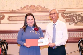 胡志明市领导会见联合国妇女署驻越南首席代表