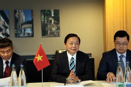政府副总理陈红河与瑞士联邦经济事务、教育和研究部部长举行会谈