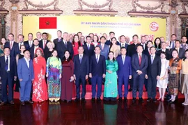 胡志明市领导会见外国驻该市总领事和国际组织代表