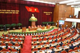 越共十三届八中全会：为革新事业同步和全面进行注入动力