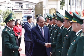 越南国家主席阮春福视察得乐省边防部队春节执勤备勤工作