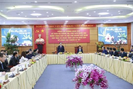 国会主席王廷惠视察老街省