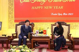 韩国国会议长金振杓造访宁平省