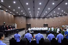 越南救援包机受贿案：4名被告被判处无期徒刑