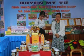 “一乡一品”产品与地方土特产交易会热闹举行