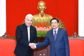 越共中央内政部部长潘廷镯会见委内瑞拉农业和土地部长维尔马·卡斯特罗