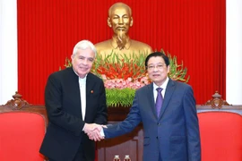 越共中央内政部部长潘廷镯会见委内瑞拉农业和土地部长维尔马·卡斯特罗