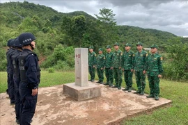 阿巴寨边防哨所（越南）与曲水边境派出所（中国）开展边境联合巡逻行动