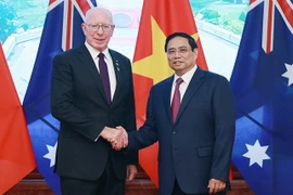 政府总理范明政会见澳大利亚总督赫尔利
