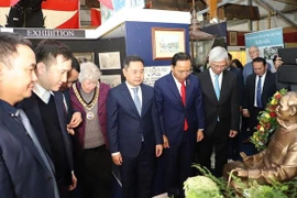 越英建交50周年：纽黑文博物馆胡伯伯塑像修缮工程落成