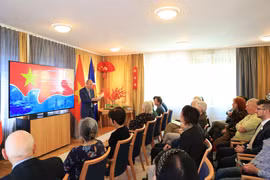 国家统一48周年：越南驻瑞士大使馆与瑞士友人举行见面会