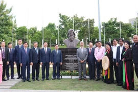 印度著名诗人拉宾·德拉纳特·泰戈尔雕像落成仪式在北宁省举行