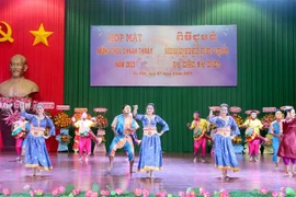 茶荣省举行高棉族传统新年见面会