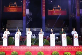 范明政总理出席新港-吉莱港年初首批发货仪式