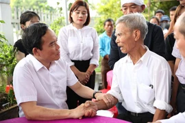 得乐省枪击事件：政府副总理陈流光走访慰问遇难者家属