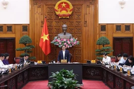 越南政府总理主持召开政府常务会议 排忧解难促生产