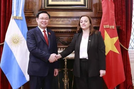 越南国会主席王廷惠与阿根廷众议长塞西莉亚·莫罗举行会谈