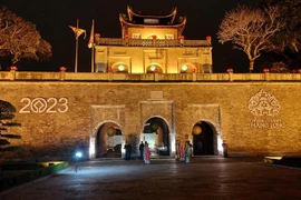 河内为国际游客推出“升龙皇宫之夜——一种独特感受”的升龙皇城夜游活动
