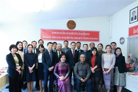 越老两国驻日内瓦代表团深化友谊团结关系