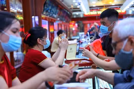 10月11日上午越南国内市场一两黄金卖出价6970万越盾