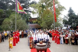 雒龙君国祖忌日和缅怀妪姬国母敬香仪式举行