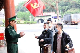 谅山省友谊国际口岸边贸活动稳步进行
