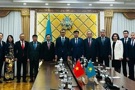 国会副主席阮克定对哈萨克斯坦共和国进行访问