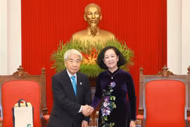 越共中央书记处常务书记张氏梅会见日本参议院议长尾辻秀久