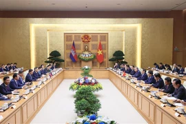越南政府总理范明政与柬埔寨首相洪玛奈举行会谈