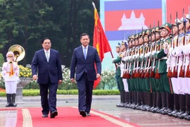 越南政府总理范明政主持仪式 欢迎柬埔寨首相对越南进行正式访问