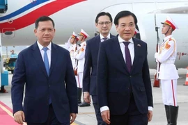 柬埔寨首相洪玛奈抵达河内 开始对越南的正式访问