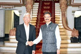 胡志明市领导会见联合国发展权特别报告员