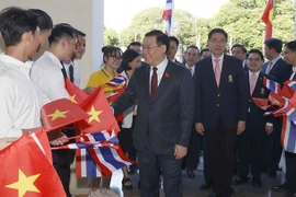 越南国会主席王廷惠探访泰国朱拉隆功大学并发表演讲
