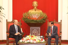 越共中央内政部部长潘廷镯会见瑞士驻越南大使托马斯·加斯